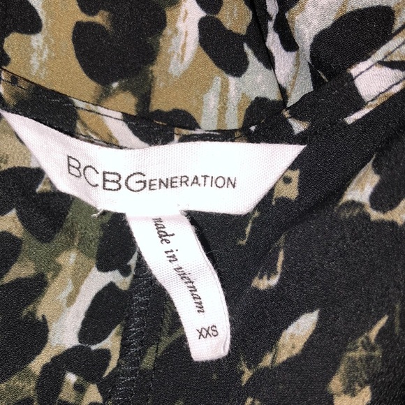 BCBGENERATION size xxsmall leopard print top - Picture 3 of 5